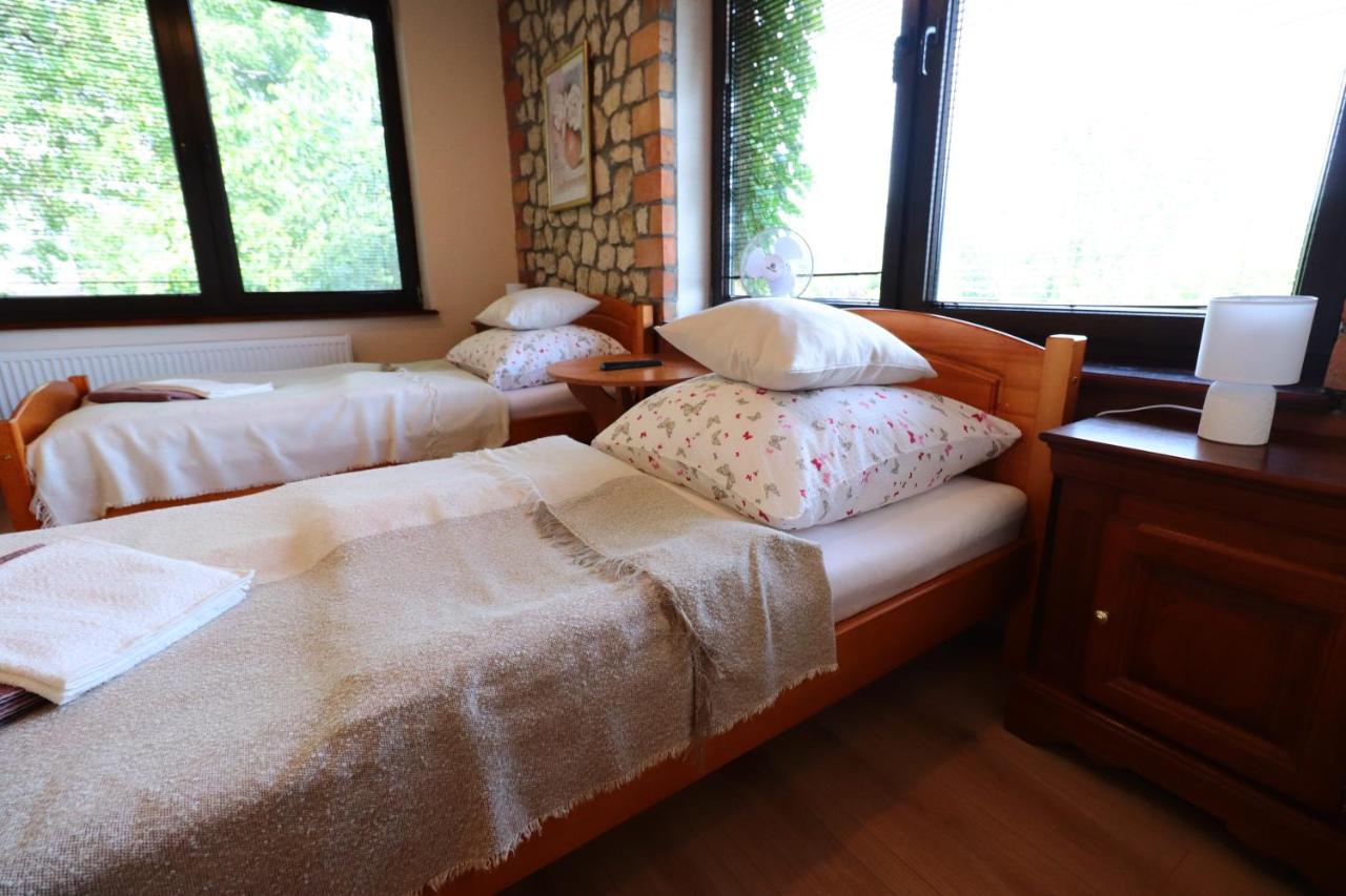 Karczma Pod Jesionem Hotell Brdow Exteriör bild