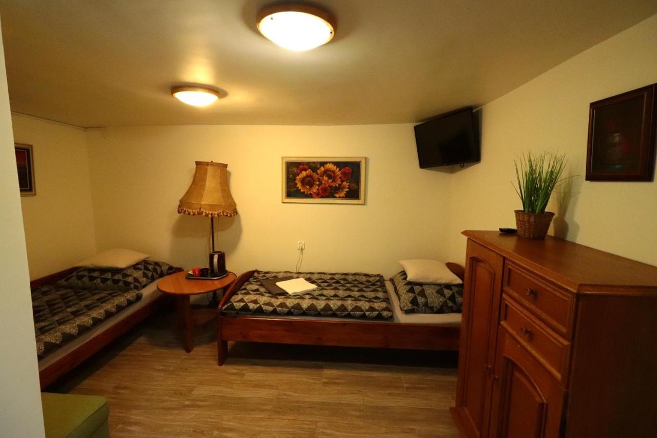 Karczma Pod Jesionem Hotell Brdow Exteriör bild