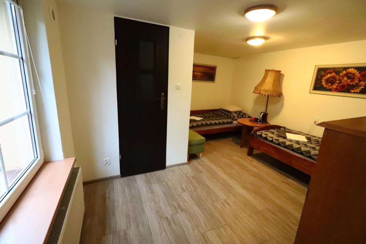 Karczma Pod Jesionem Hotell Brdow Exteriör bild