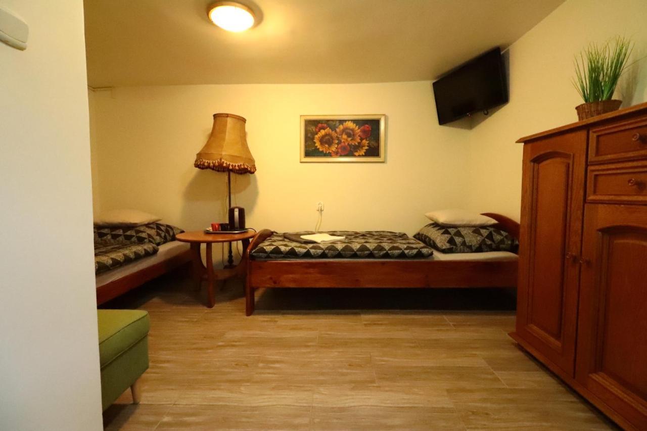 Karczma Pod Jesionem Hotell Brdow Exteriör bild