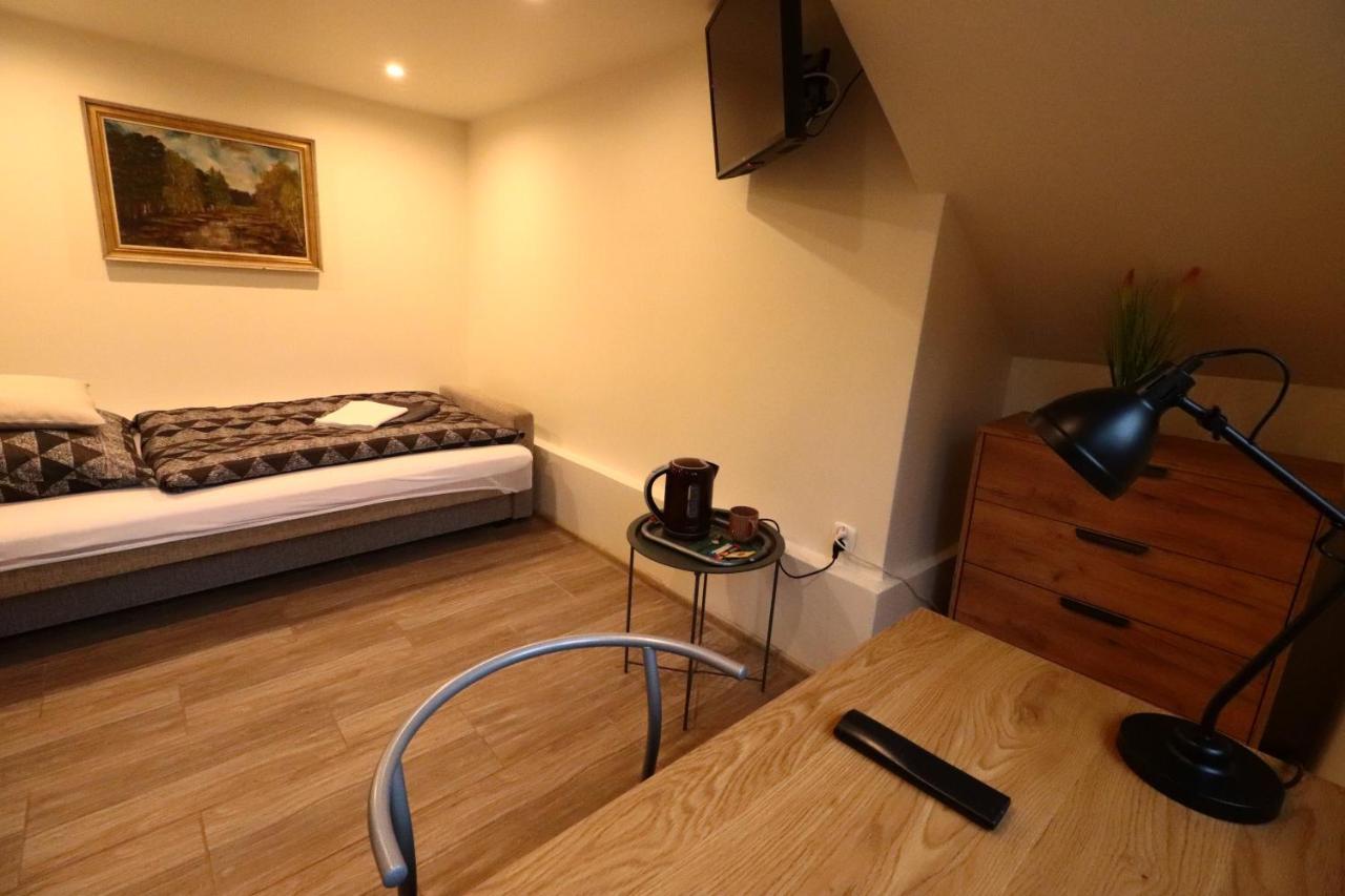 Karczma Pod Jesionem Hotell Brdow Exteriör bild