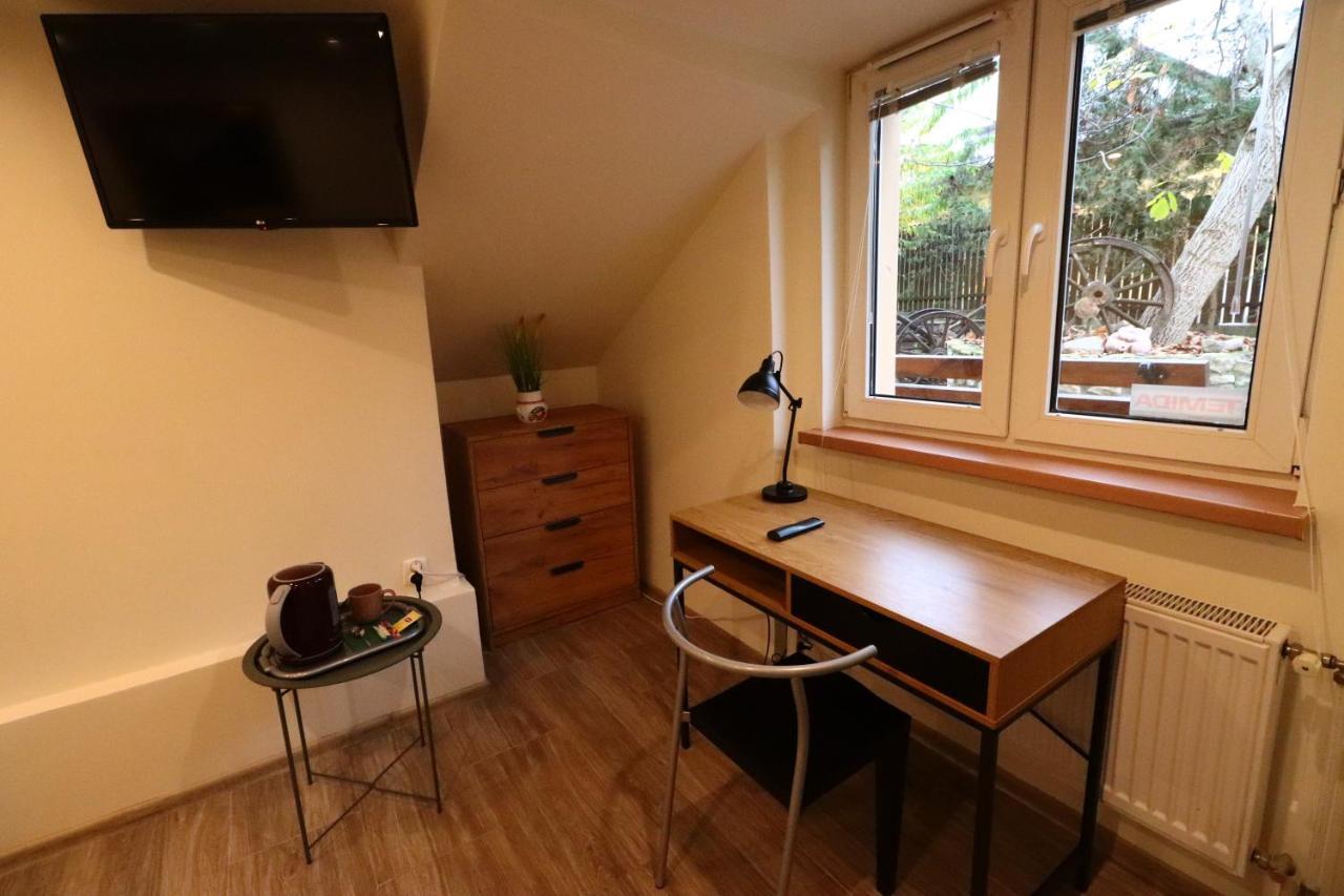 Karczma Pod Jesionem Hotell Brdow Exteriör bild
